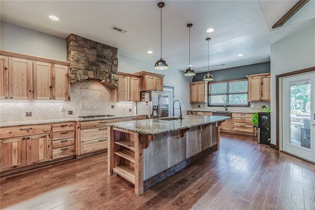 1801 SW Palmer Creek, Bentonville, AR 72713