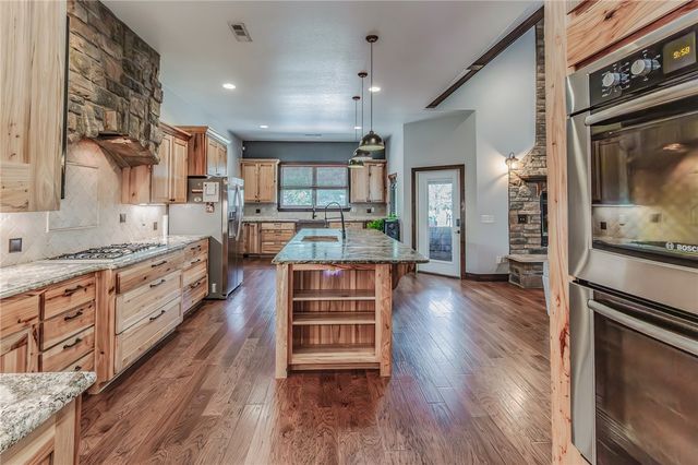 1801 SW Palmer Creek, Bentonville, AR 72713