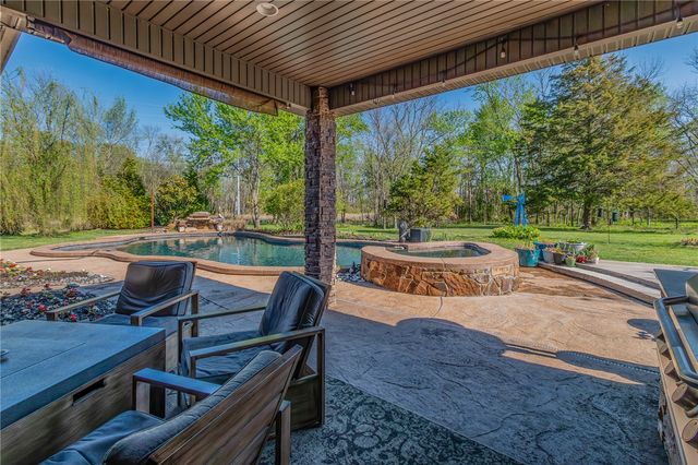 1801 SW Palmer Creek, Bentonville, AR 72713