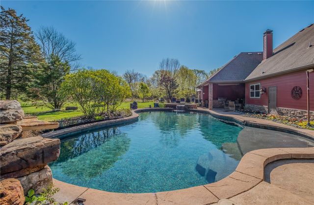 1801 SW Palmer Creek, Bentonville, AR 72713
