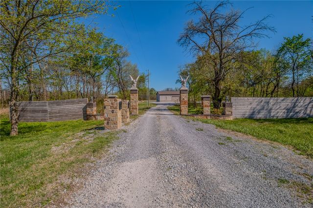 1801 SW Palmer Creek, Bentonville, AR 72713