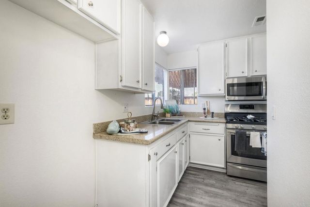4545 Golden Ridge Dr, Oceanside, CA 92056