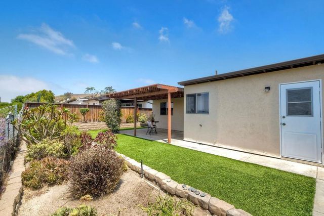4545 Golden Ridge Dr, Oceanside, CA 92056