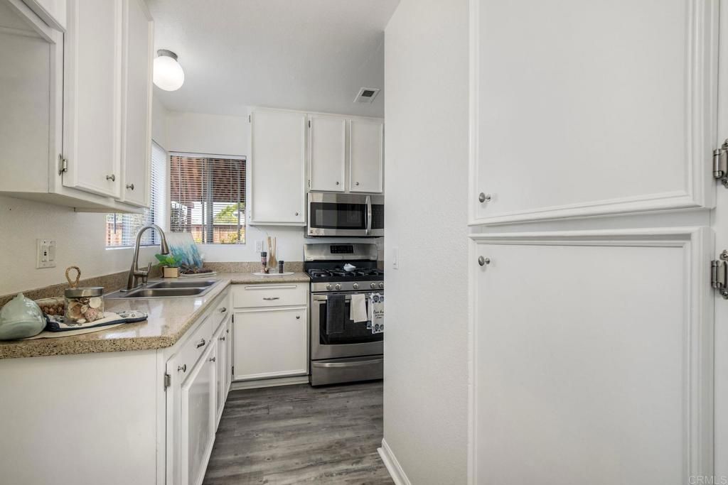 Image 13 of property listing at 4545 Golden Ridge Dr, Oceanside, CA 92056