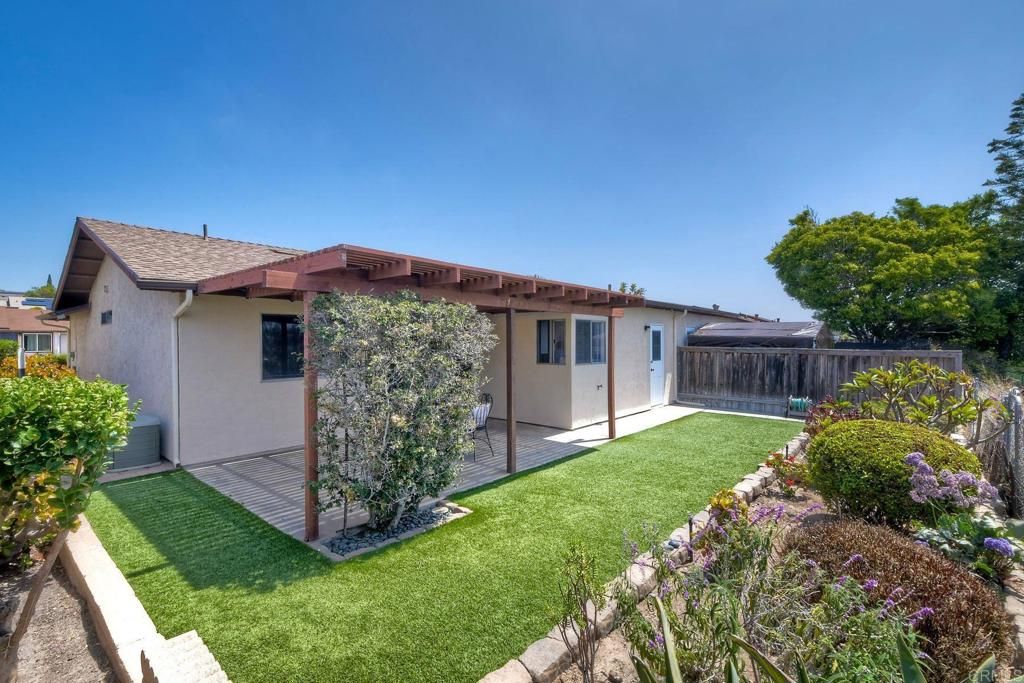 Image 24 of property listing at 4545 Golden Ridge Dr, Oceanside, CA 92056