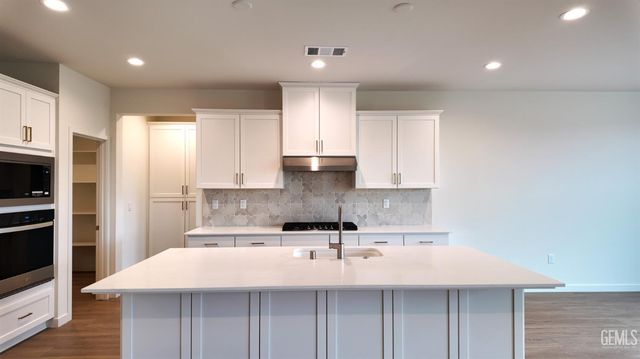 16716 Chloe Court, Bakersfield, CA 93314