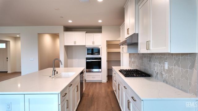 16716 Chloe Court, Bakersfield, CA 93314