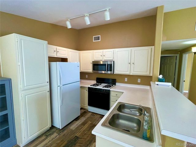 8304 Pebble Creek Way 8304-203, Highlands Ranch, CO 80126