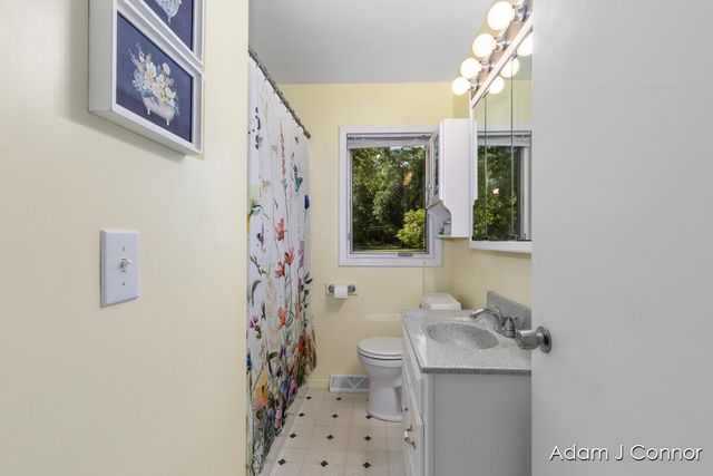 850 Sargent Avenue, Ada, MI 49301