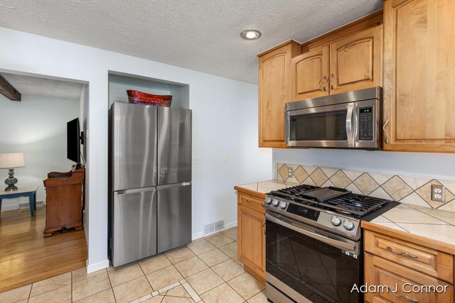 850 Sargent Avenue, Ada, MI 49301