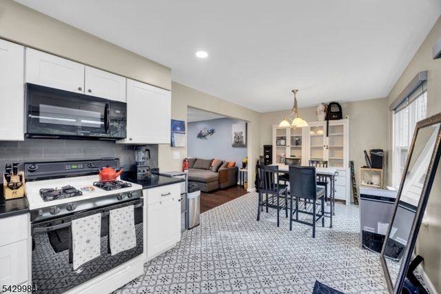 115 Selby Ct, Franklin Twp., NJ 08873