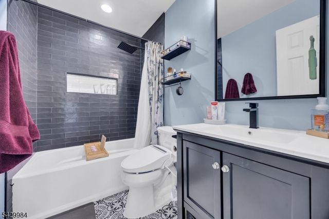 115 Selby Ct, Franklin Twp., NJ 08873