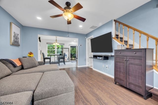 115 Selby Ct, Franklin Twp., NJ 08873