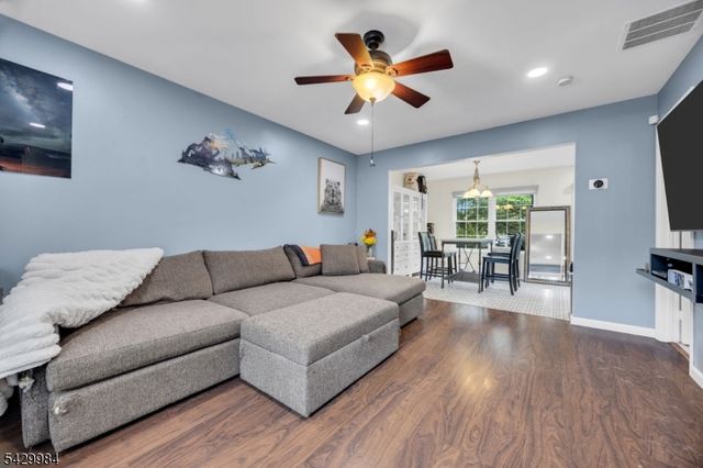 115 Selby Ct, Franklin Twp., NJ 08873