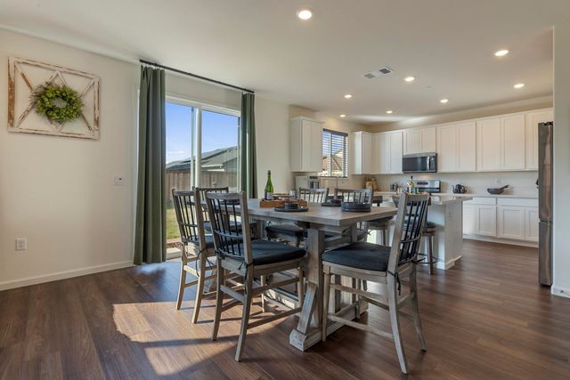 5439 Drawbridge Way, Riverbank, CA 95367