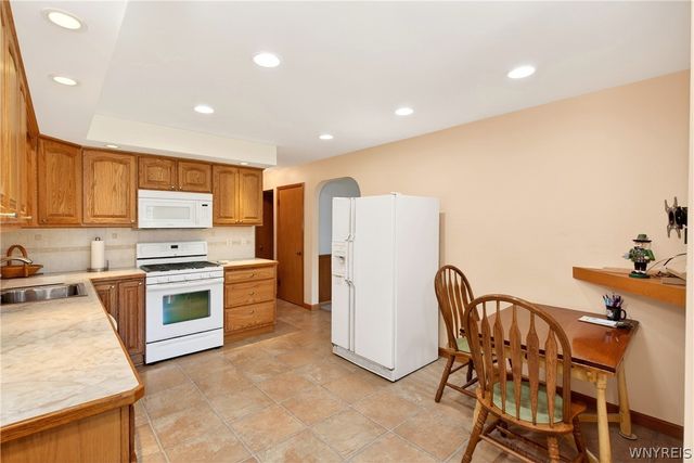 3922 North Hampton Brook Drive, Hamburg, NY 14075