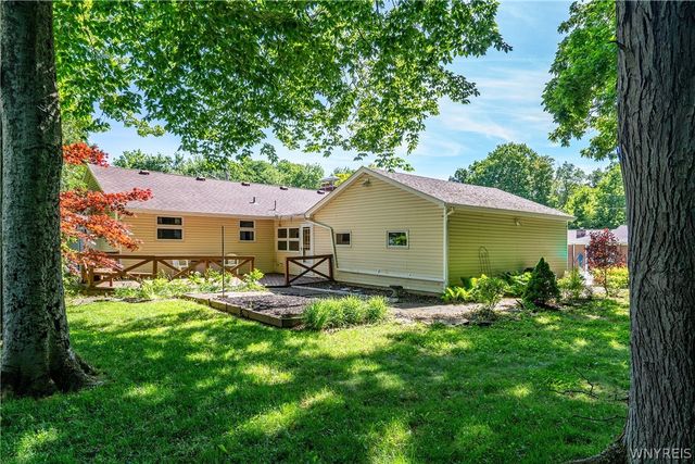 3922 North Hampton Brook Drive, Hamburg, NY 14075