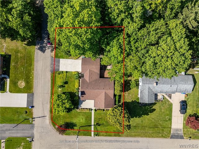 3922 North Hampton Brook Drive, Hamburg, NY 14075