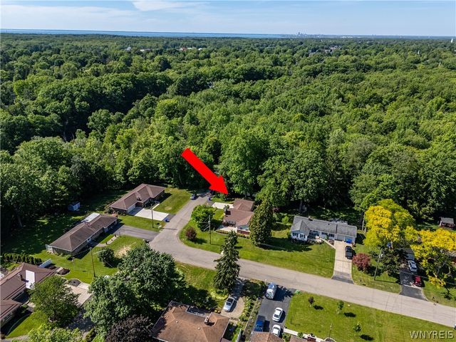 3922 North Hampton Brook Drive, Hamburg, NY 14075