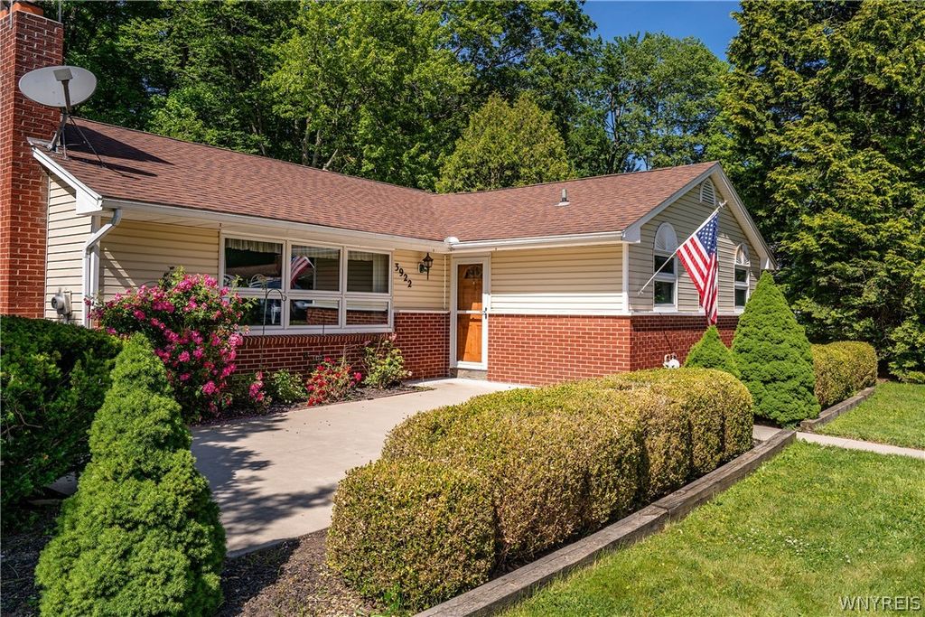 3922 North Hampton Brook Drive, Hamburg, NY 14075
