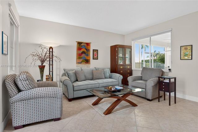 1512 Maple Dr, Weston, FL 33327