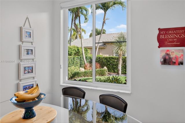 1512 Maple Dr, Weston, FL 33327