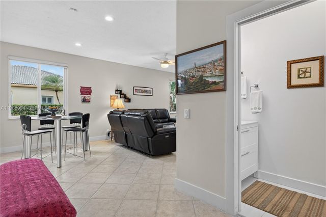 1512 Maple Dr, Weston, FL 33327