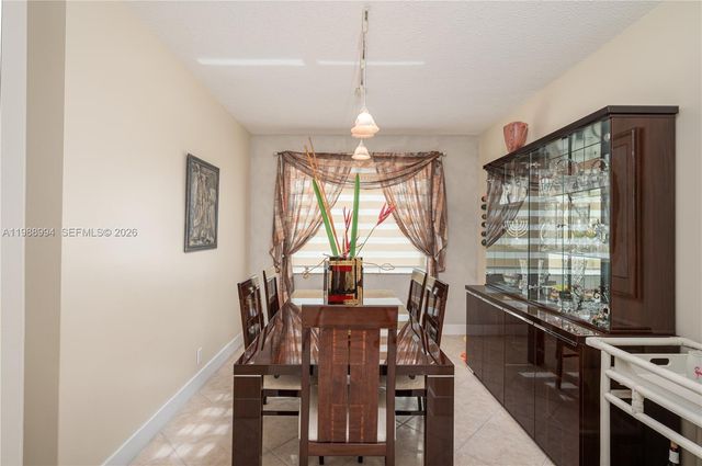 1512 Maple Dr, Weston, FL 33327