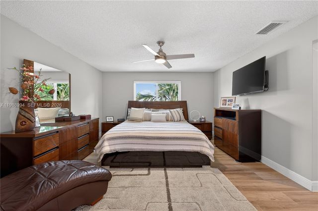 1512 Maple Dr, Weston, FL 33327