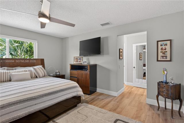 1512 Maple Dr, Weston, FL 33327