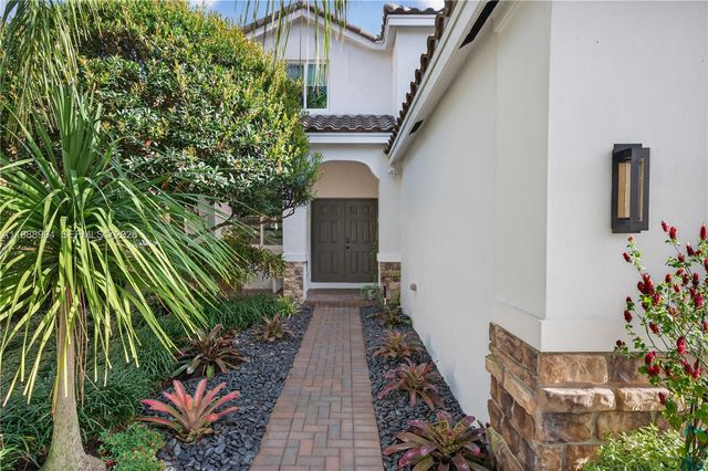 1512 Maple Dr, Weston, FL 33327