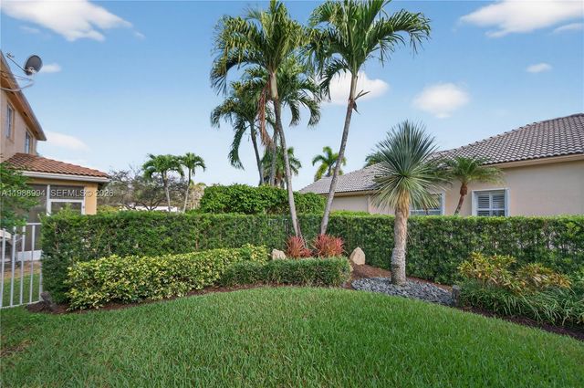 1512 Maple Dr, Weston, FL 33327