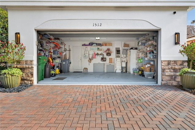 1512 Maple Dr, Weston, FL 33327