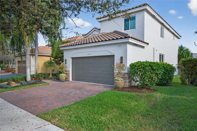 1512 Maple Dr, Weston, FL 33327