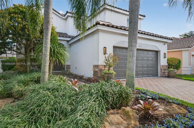 1512 Maple Dr, Weston, FL 33327