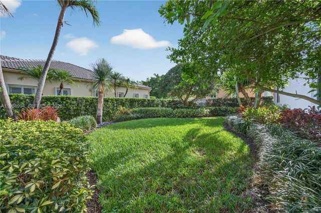 1512 Maple Dr, Weston, FL 33327