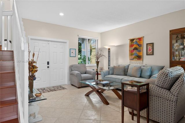 1512 Maple Dr, Weston, FL 33327