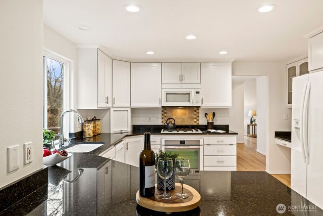 7422 NE 163rd Street, Kenmore, WA 98028