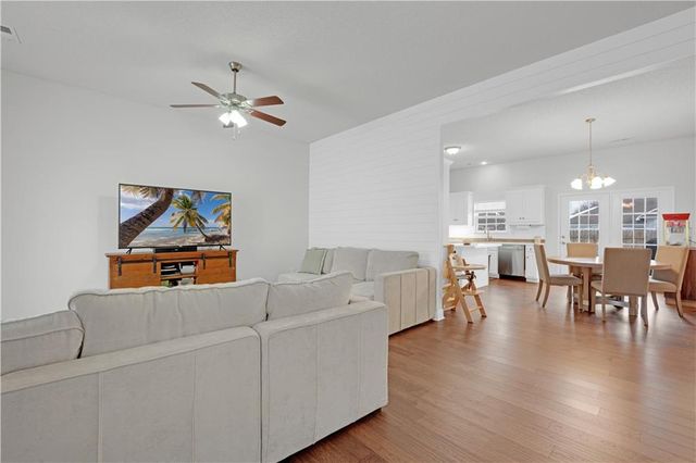 733 Burlington Road, Warrensburg, MO 64093