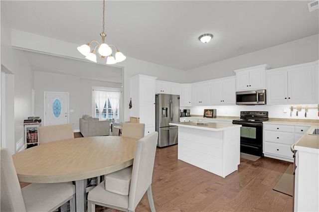 733 Burlington Road, Warrensburg, MO 64093