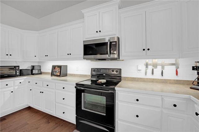 733 Burlington Road, Warrensburg, MO 64093