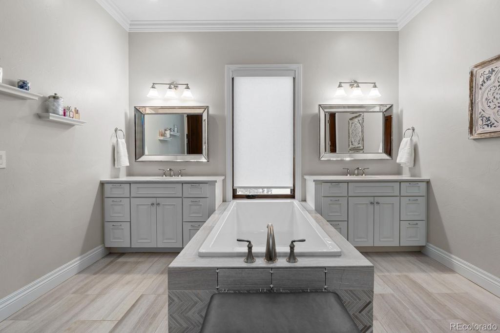 Image 24 of property listing at 10767 Backcountry Drive, Highlands Ranch, CO 80126