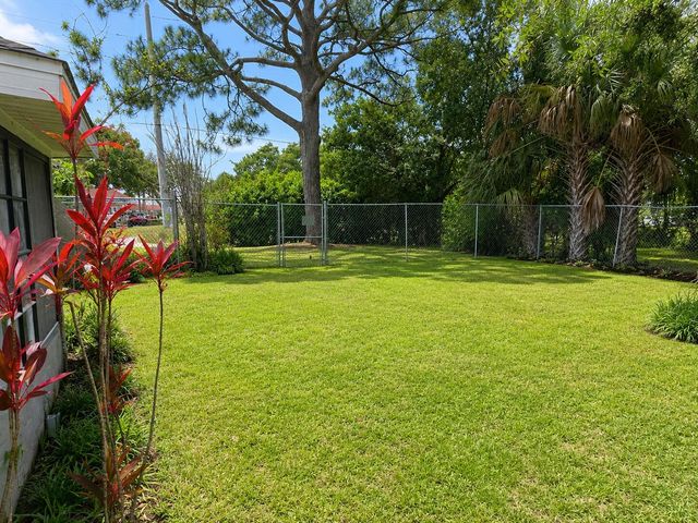 2411 SE Morningside Boulevard, Port St. Lucie, FL 34952