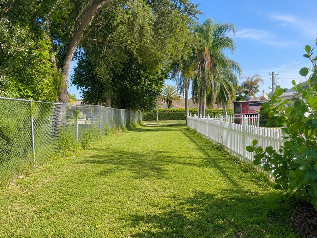2411 SE Morningside Boulevard, Port St. Lucie, FL 34952