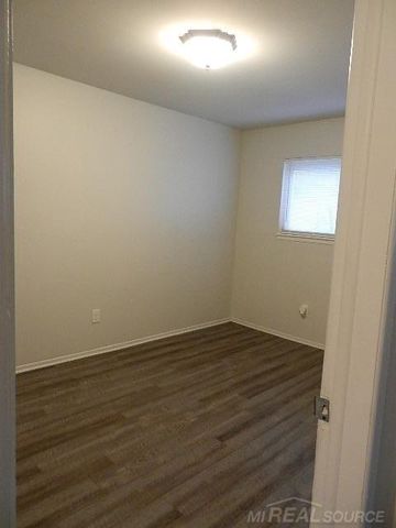 27141 Maywood Street, Roseville, MI 48066