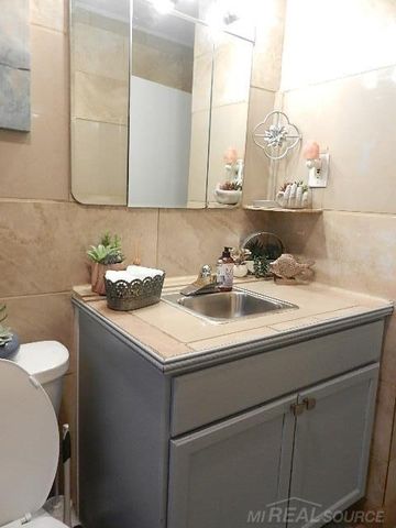 27141 Maywood Street, Roseville, MI 48066