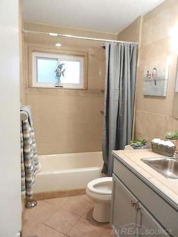 27141 Maywood Street, Roseville, MI 48066