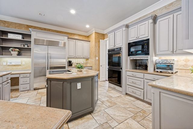 1108 Chatsworth Court W, Colleyville, TX 76034