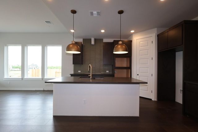 537 Bloomington Loop, Hutto, TX 78634