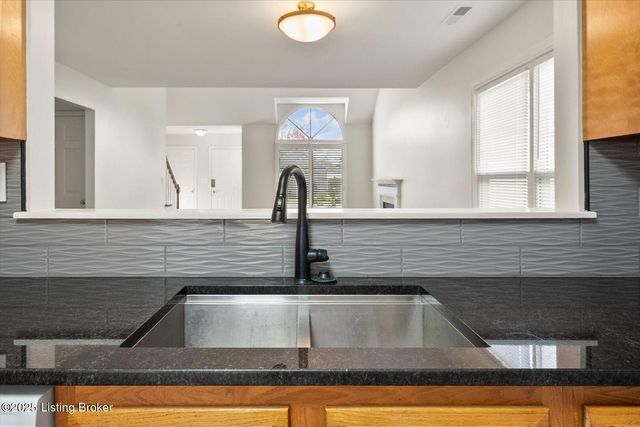 10523 Going Ct, Louisville, KY 40241